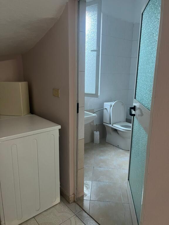 Apartment 2+1 for rent Blloku Gintash (40,000 leke), parking, water and free internet