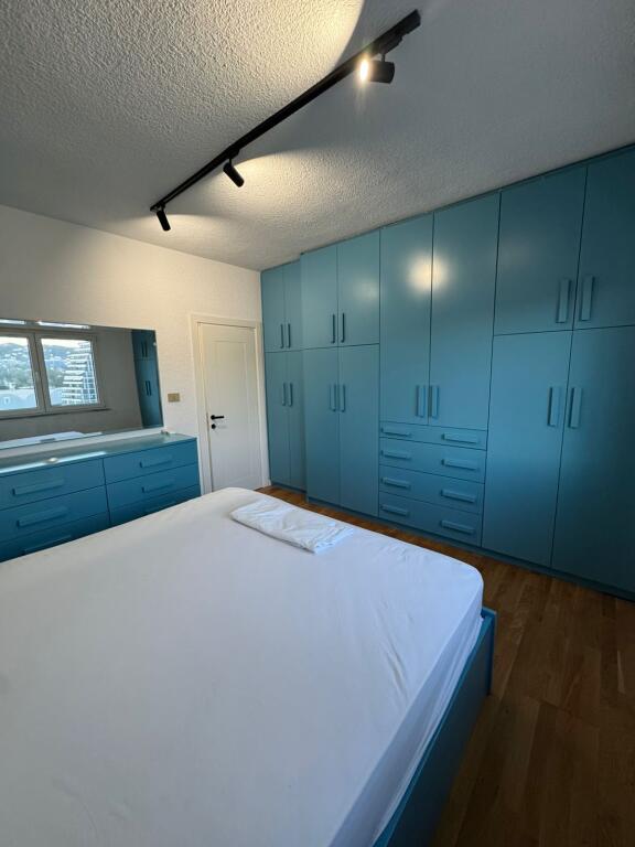 Apartament 2+1 per qera rruga kosovarve