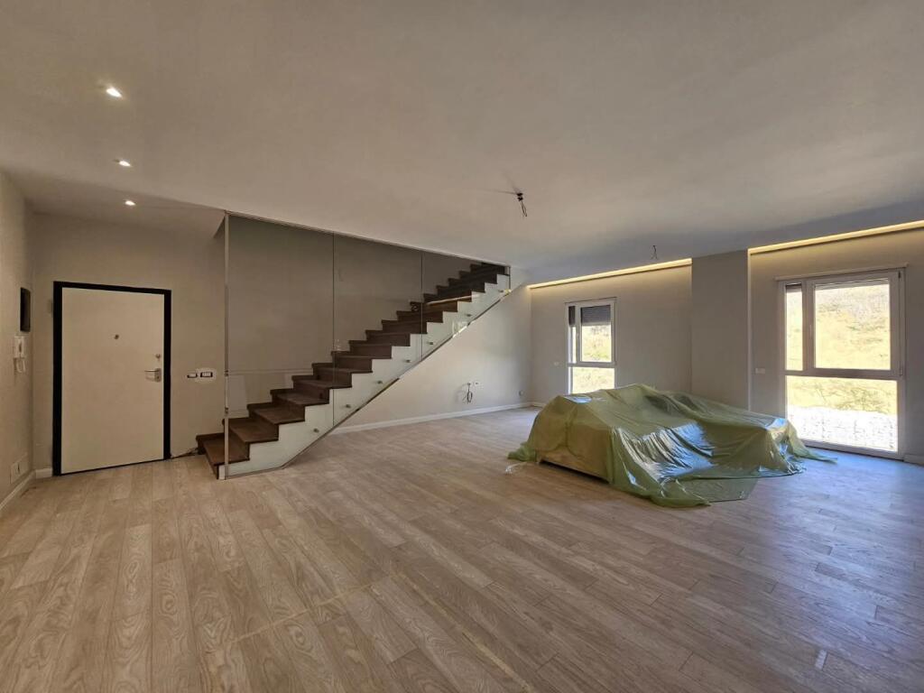 Apartament 2+1+2 dubleks me verande ne shitje