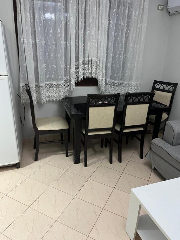 APARTAMENT ME QIRA 1+1 - SHKOLLA E BASHKUAR