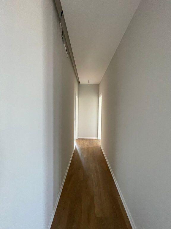 Qera, Ambjent per zyra ,Tirana Garden Building, Tirane.