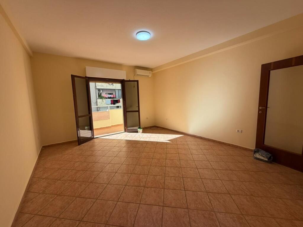 Ambient zyre per qira tek Komuna e Parisit.