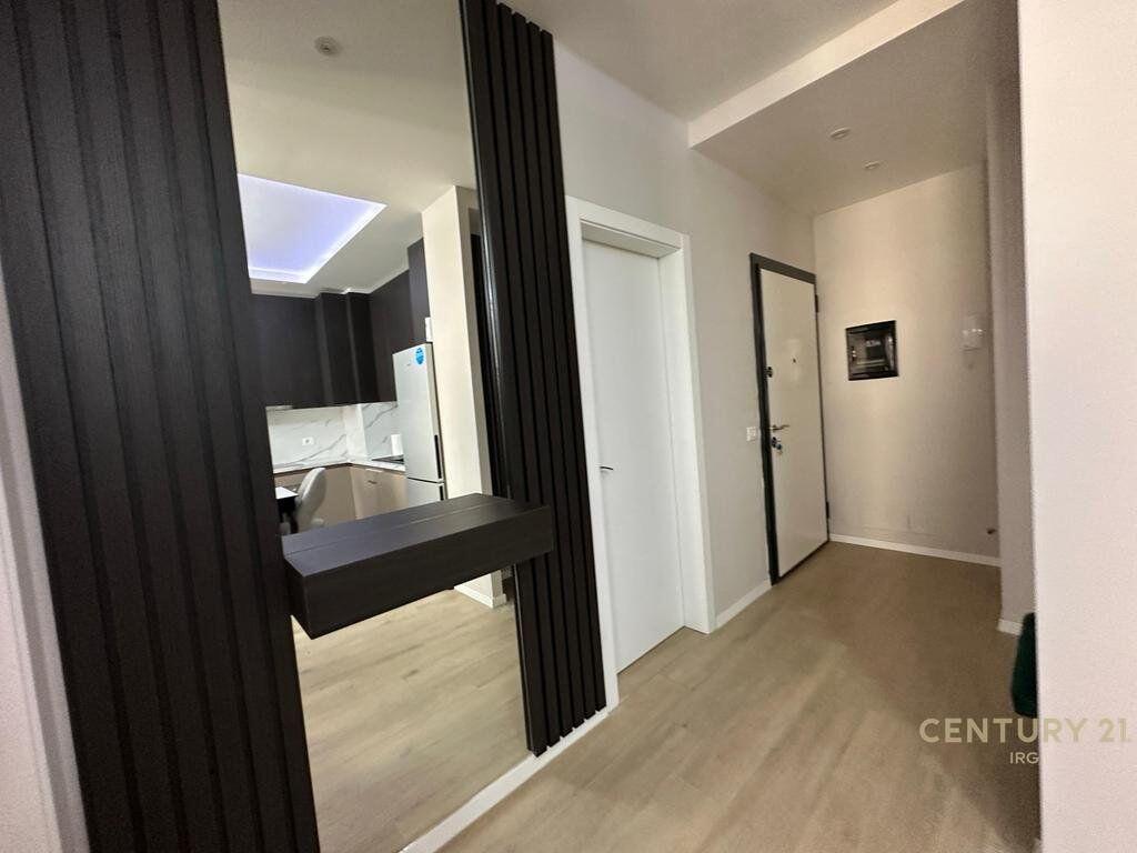 Komuna e Parisit jepet apartament 1+1 me qira