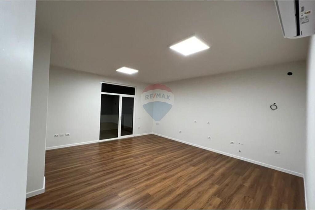 ZYRA PER QIRA PERBALLE TOPTANIT