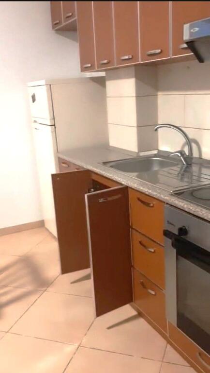 In the Dry Lake area near Primus Restaurant, a 1+1 furnished apartment is for rent, 40,000 Leke     