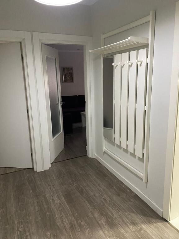Apartament 2+1 Me Qera tek  Xhamlliku