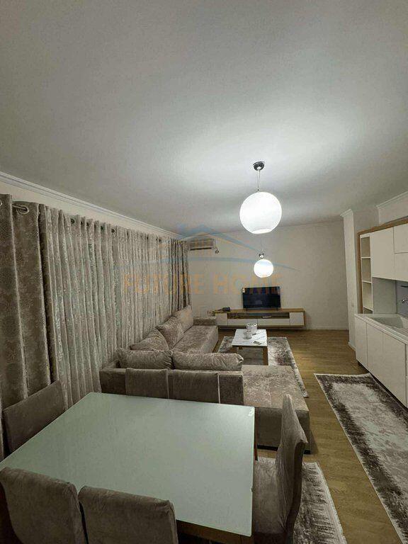 Qera, Apartament 2+1, Rruga 5 Maji UNA59513