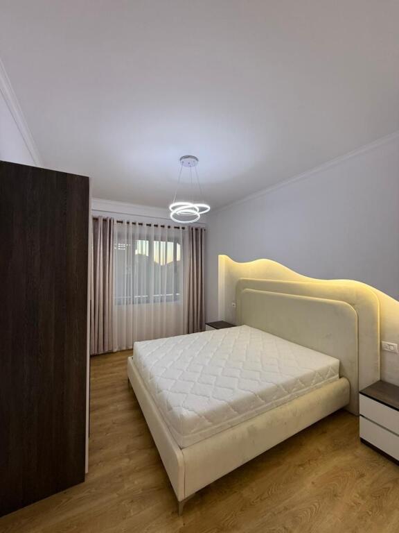 Shitet 2+1+2 ne Astir pran Artistit      