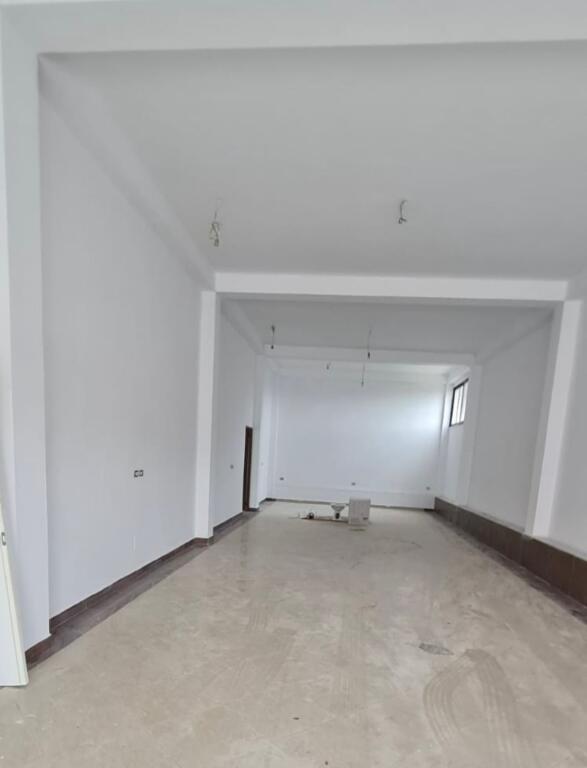 Business premises for rent, near Univers City