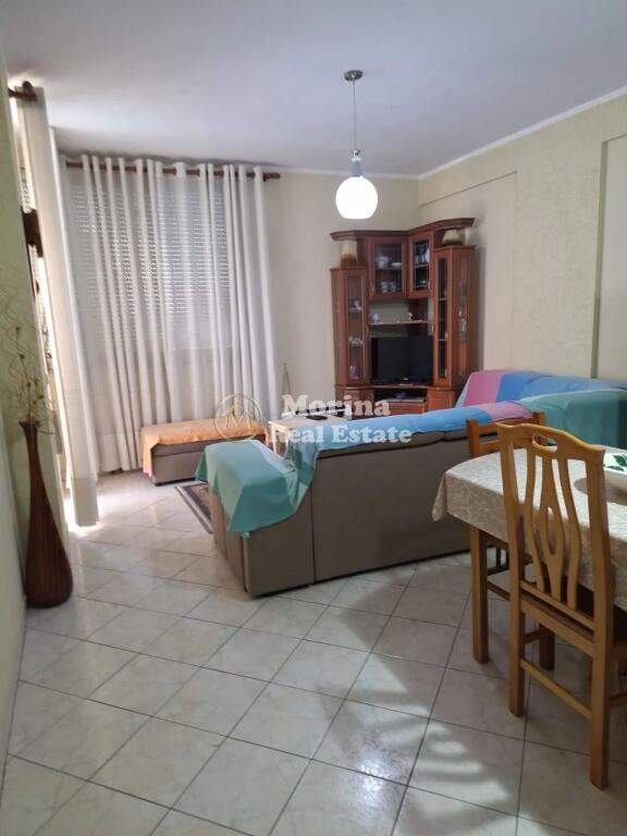 Qera, Apartament 1+1, te Brryli, prane Maternitetit te Ri, 500 euro/muaj