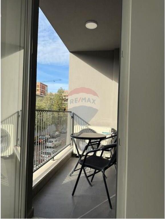 *Apartament - Për Qira - Univers City*