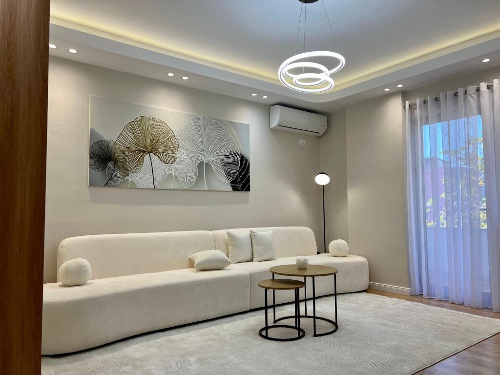 🏢 SHITET Apartament 2+1 Me 2 Tualete Dhe Ballkon 📍 Astir, Prane Bar Artistit ✨