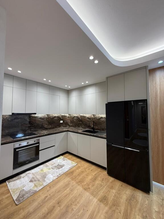 Shitet 2+1+2 ne Astir pran Artistit      