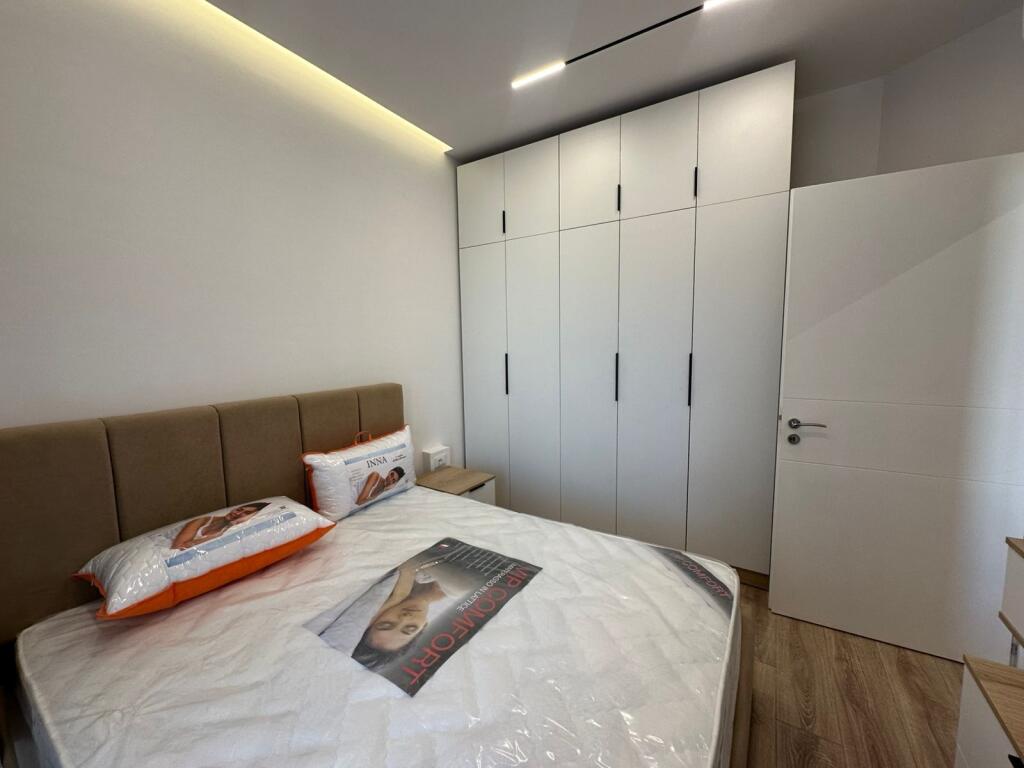 Apartament 1+1 per qira tek Komuna e Parisit