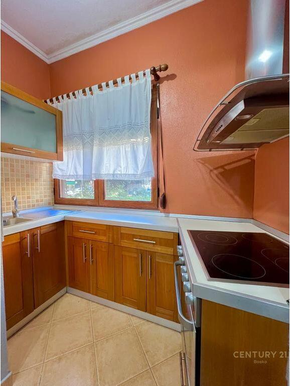 Ofrojme apartament 1+1 per qira , Liqeni Artificial