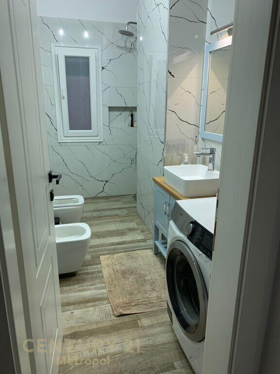 APARTAMENT 2+1 PER QIRA, ISH STACIONI I TRENIT! 1,000 € /Muaj