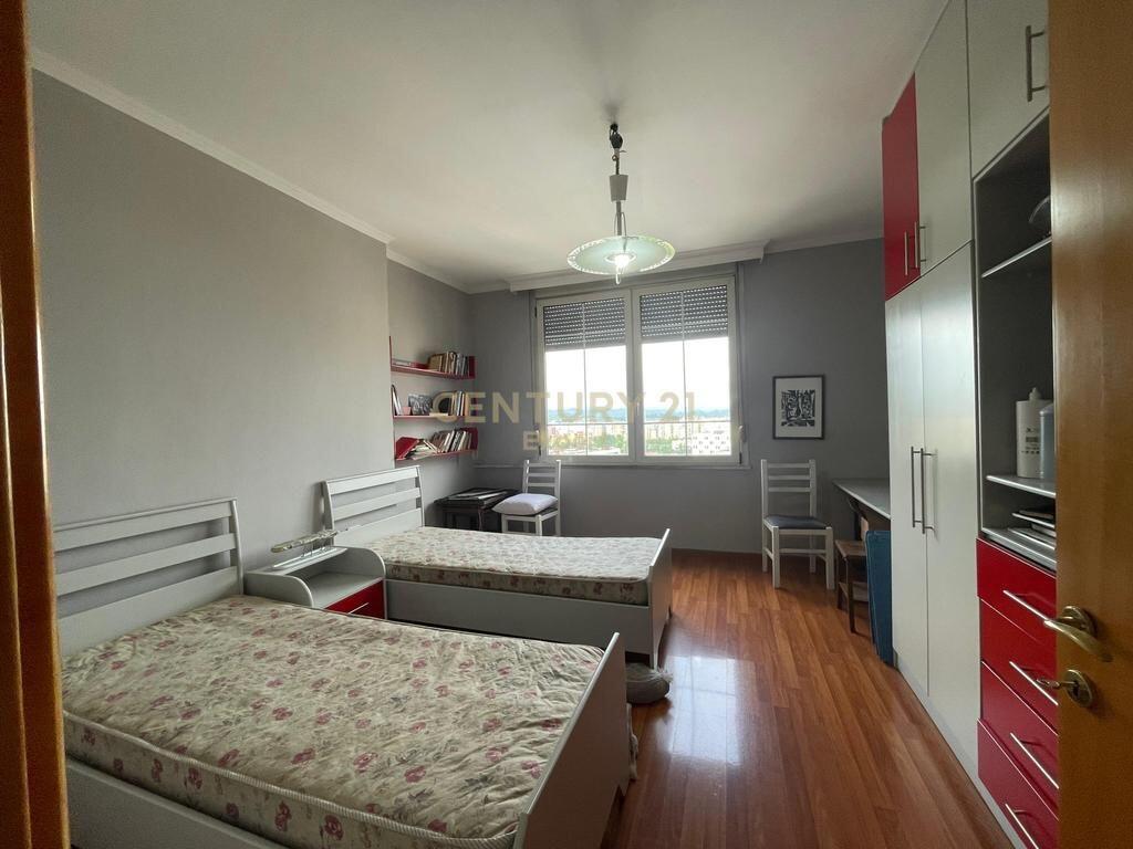 APARTAMENT 2+1+2+2 POSTE PARKIMI PER QIRA TEK ZOGU I ZI !! 1,100 € /Muaj