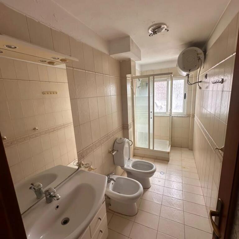 Apartament 2+1 Ne Shitje! 📍Xhamllik