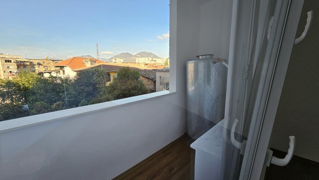 Apartament 2+1 per shitje ne Xhamllik