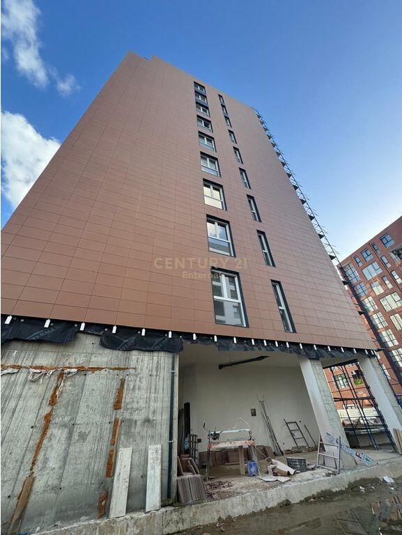 Shitet apartament 2+1 Bulevardi I Ri