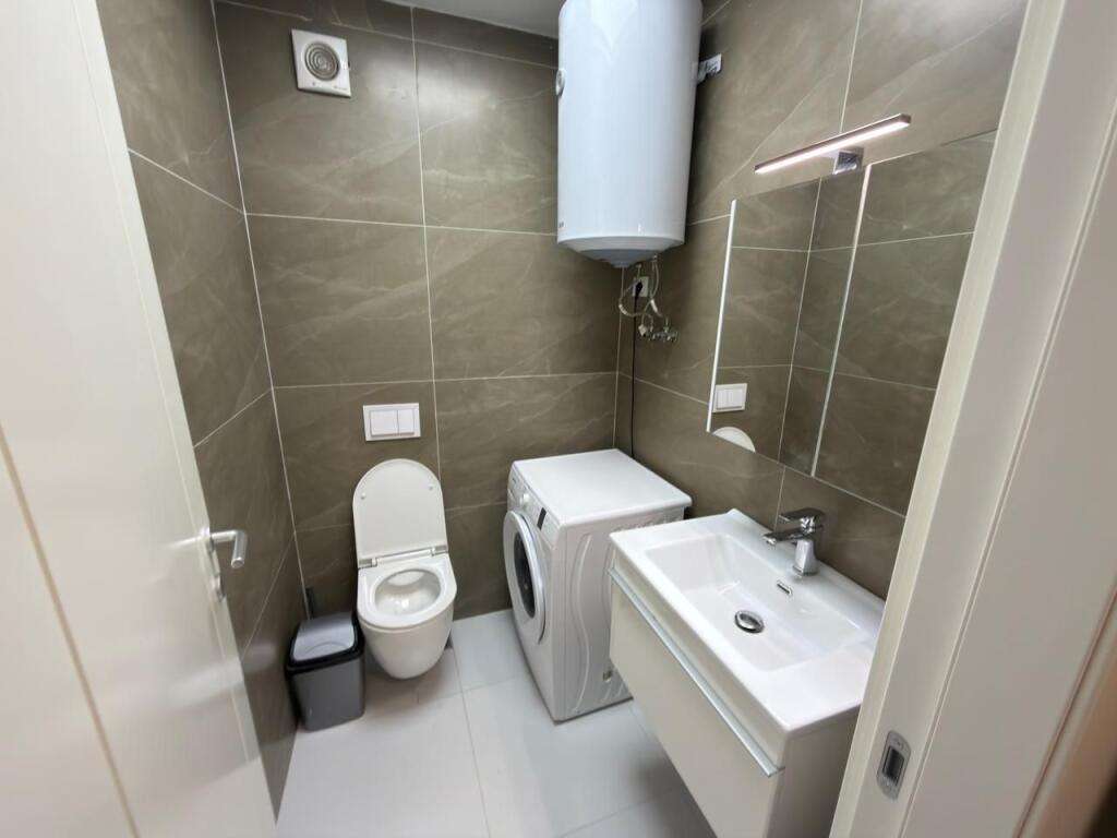 📢 QIRA APARTAMENT 2+1+PARKING 📍 Kompleksi “Fiori di Bosco”, Rruga Don Bosko 🏢 Kati 6 | Me 2 ashensorë 🏠 Apartament komod dhe modern 🚗 Parkim i përfshirë në çmim  💶 850 € / muaj