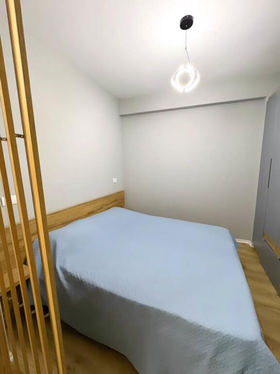 21 Dhjetori, prane Kompleksit Kontakt: 🔺️ Japim me qira apartament: 🔺️ Garzonier I ndare ne 1+1.