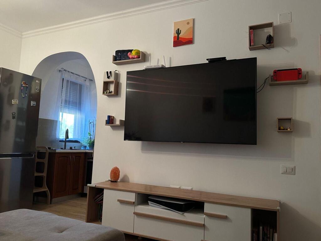 Shitet apartament 1+1 tek Rruga Myslym Shyri