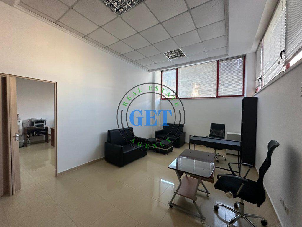 Ambiente ideale per ufficio/studio in affitto a Vollgë, Durrës!