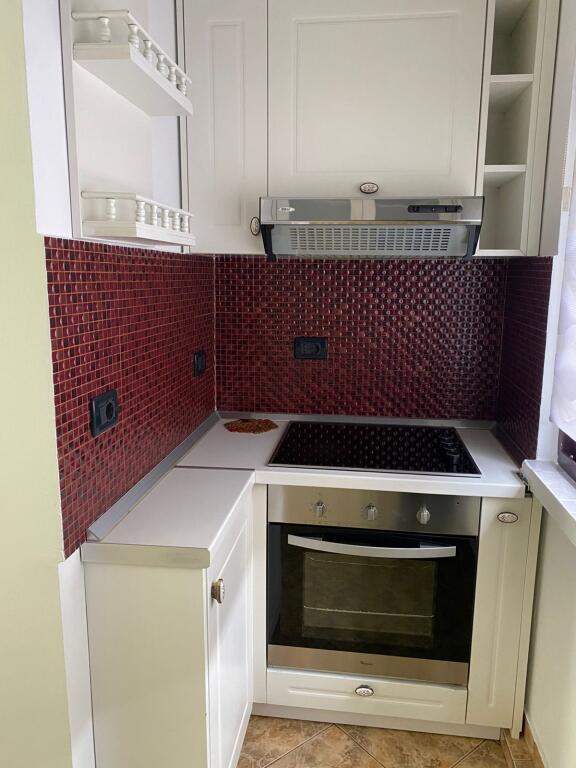 Apartament 2+1 Me Qera tek  Xhamlliku