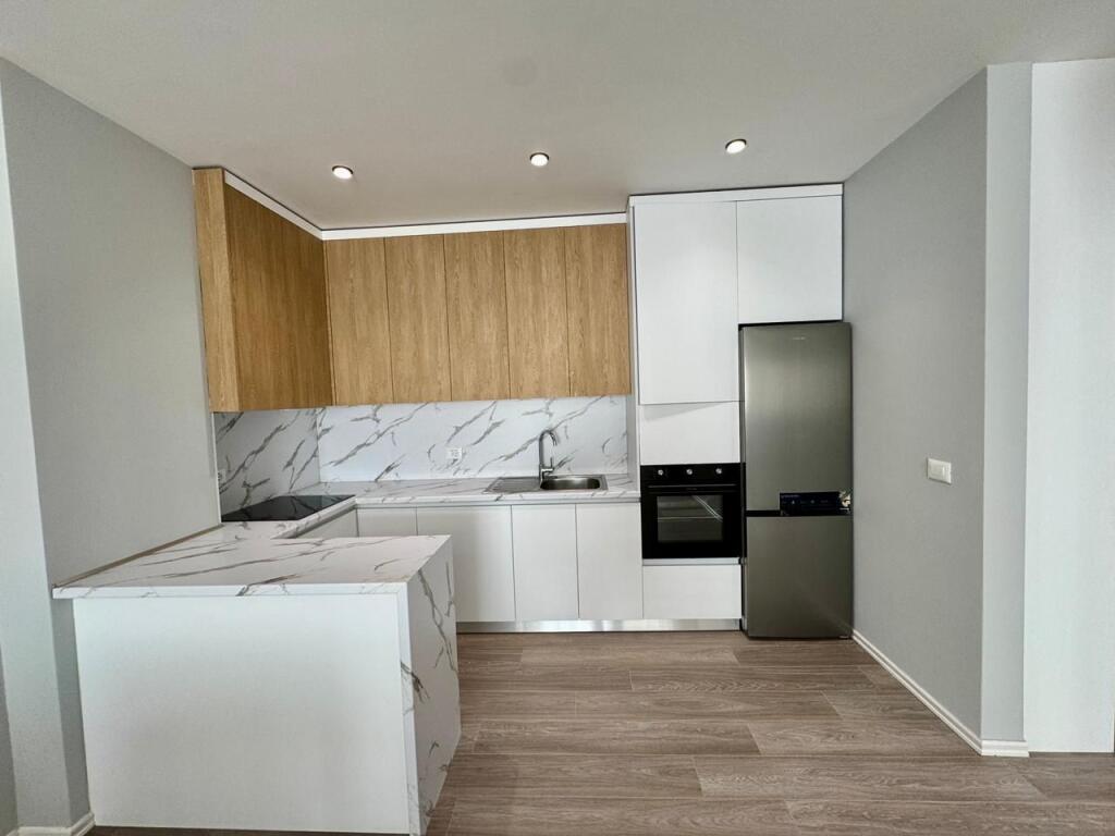 1+1 tek stacioni i trenit