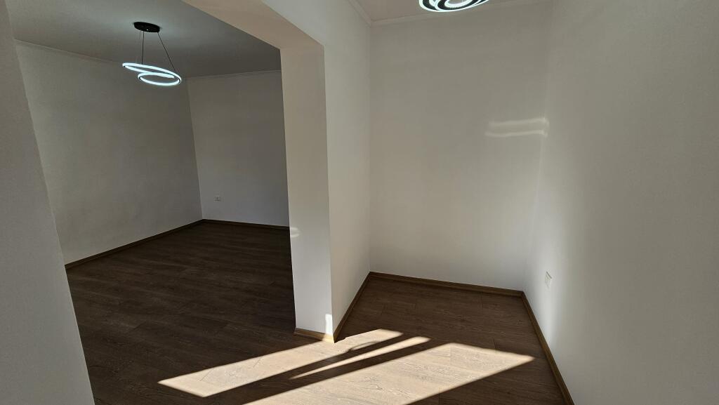 Apartament 2+1 per shitje ne Xhamllik