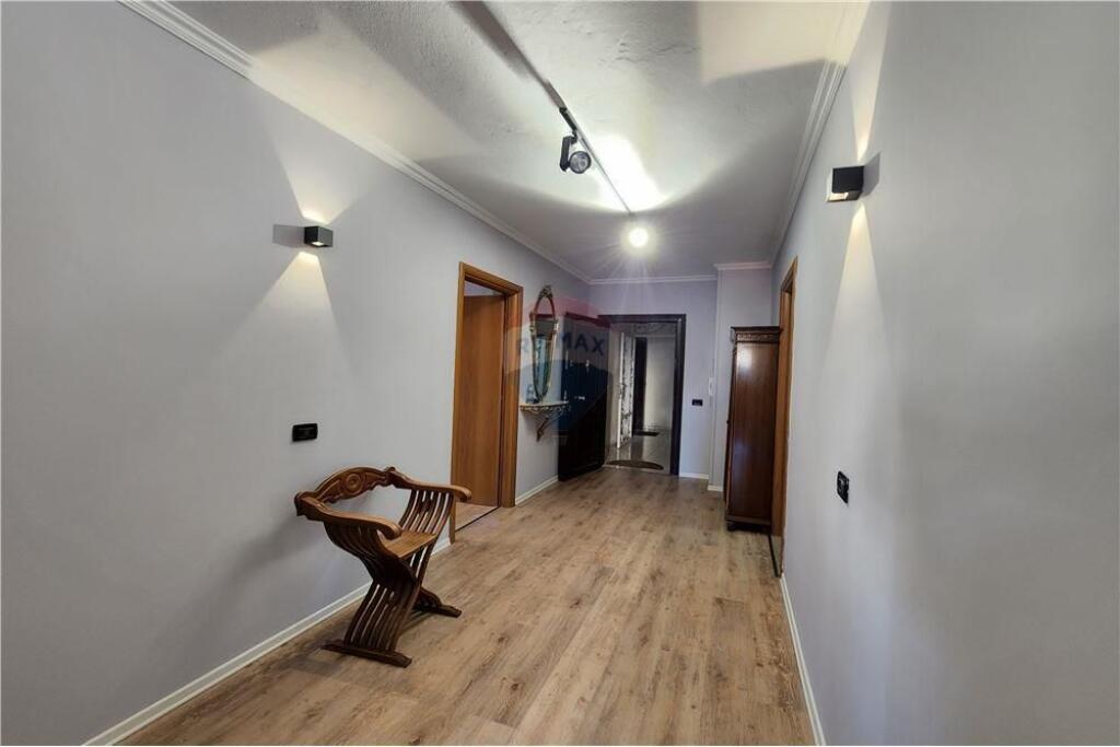 Appartamento 2+1+ studio in affitto a Petronini