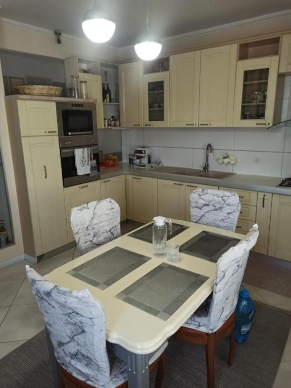 Shitet Apartament 2+1+2 tek Liqeni I thate (ID9435)
