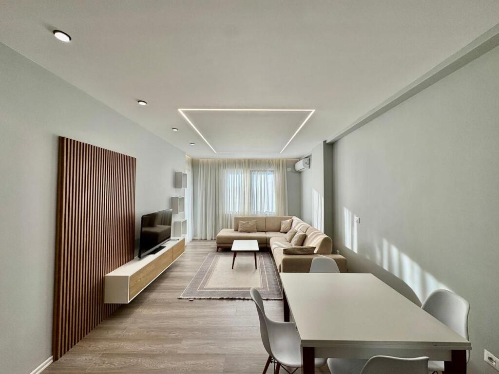 -Apartament - Për Qira - Stacioni i Trenit-