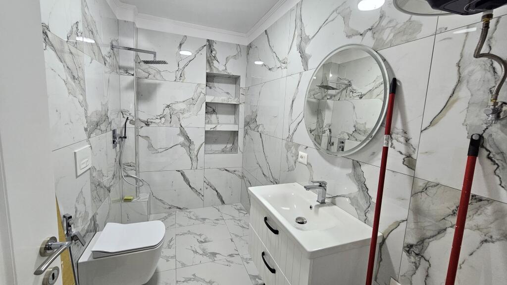 Apartament 2+1 per shitje ne Xhamllik