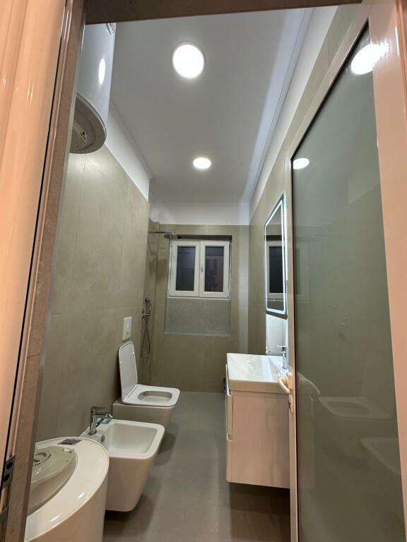 Mine Peza Shitet Apartament 2+1