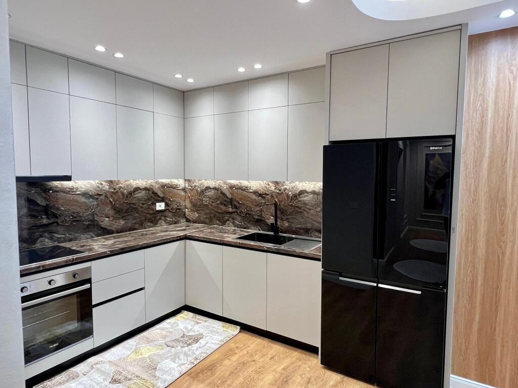 🏢 SHITET Apartament 2+1 Me 2 Tualete Dhe Ballkon 📍 Astir, Prane Bar Artistit ✨