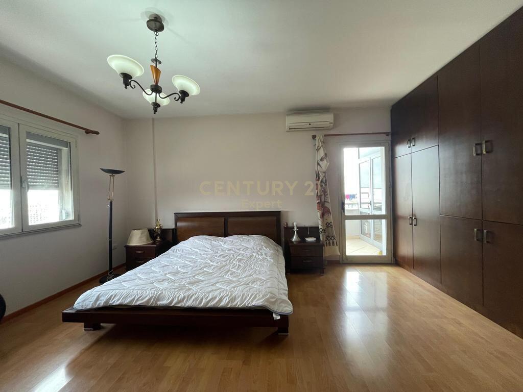 APARTAMENT 2+1+2+2 POSTE PARKIMI PER QIRA TEK ZOGU I ZI !! 1,100 € /Muaj