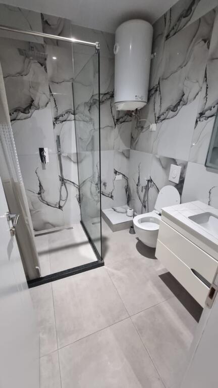 Jepet me Qira Apartament 2+1 në Don Bosko pranë Vizion Plus