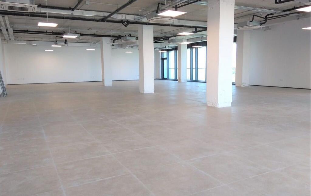 Negozio in Affitto presso il Campo di Aviazione (ID BD21756) Tirana