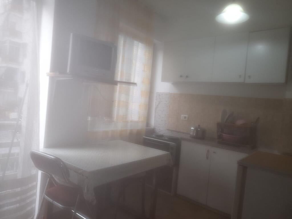 GARSIONERE 26000 LEKE.ISH TREGU ELEKTRIK,PRANE BAR BRITANIKU