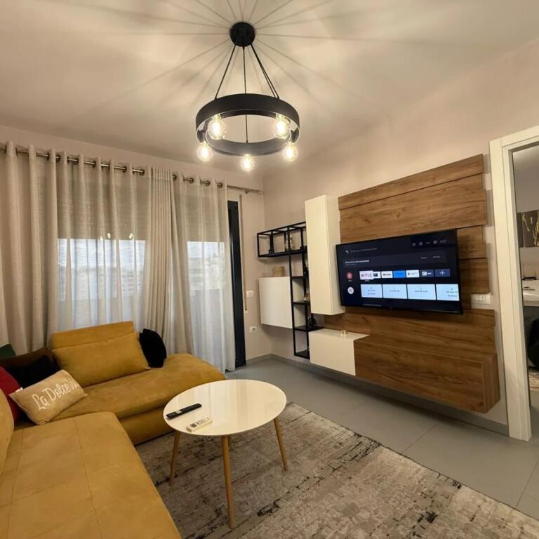 Apartament 1+1 për qira – pranë Stadiumit Dinamo, S