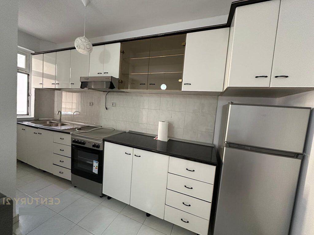 Apartament me qera prane Gjimnazit Besnik Sykja