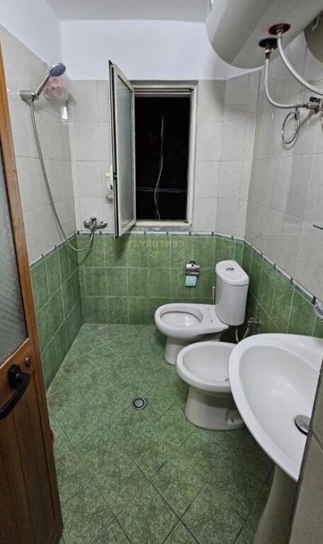 Jepet me qira apartament 2+1 në rrugën Ferit Xhajko, Tiranë