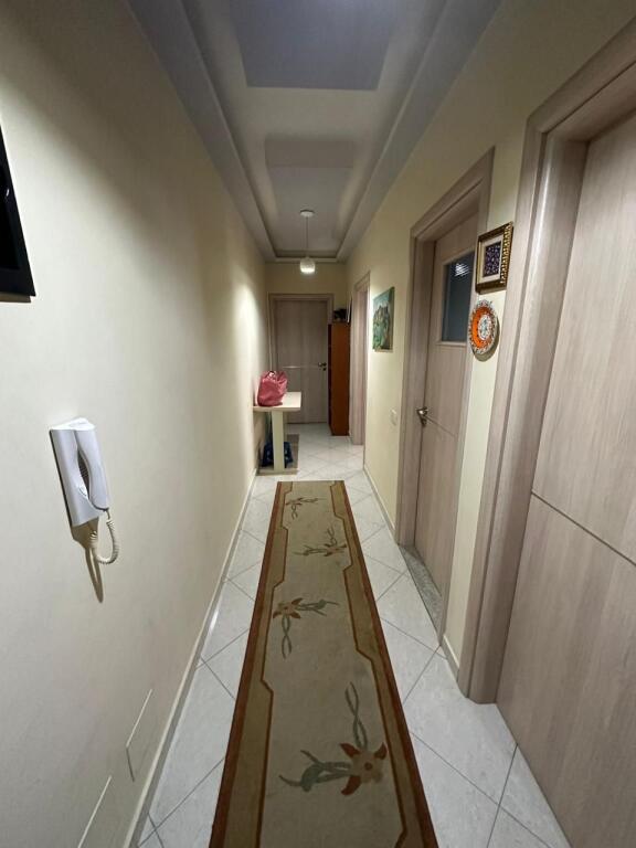 Shitet 150, 000 eu 2+1 mobiluar ne Astir kat 3 ashensor