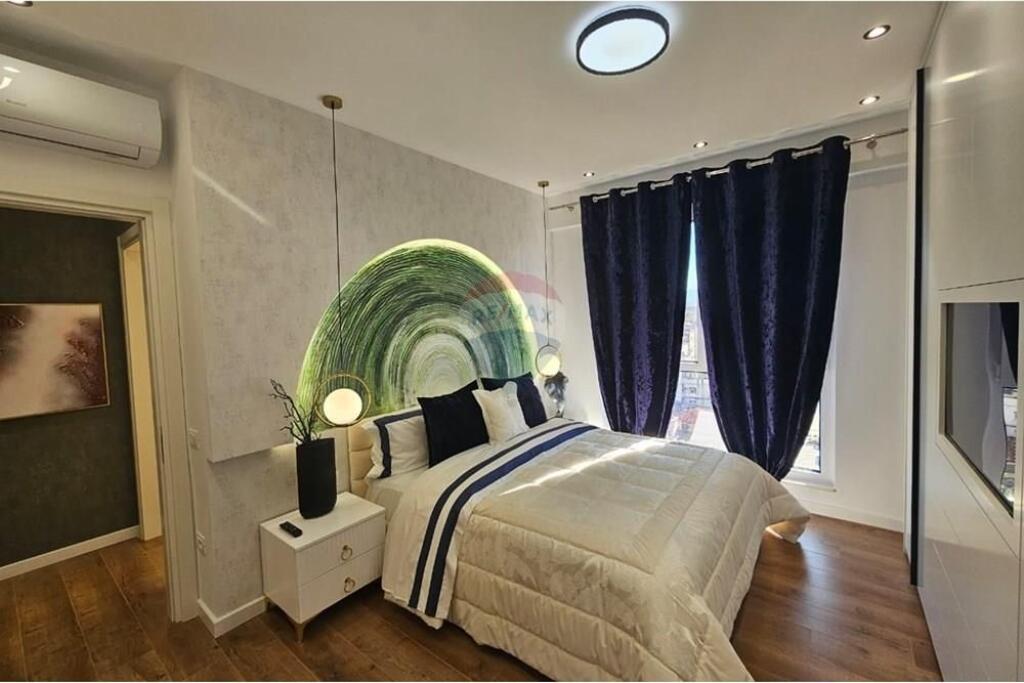 2+1 apartment for sale at 21-Dhjetori!