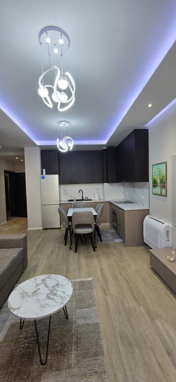 Jepet me qira apartament Komune e Parisit