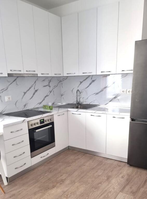Jepet me Qira Apartament 2+1 në Don Bosko pranë Vizion Plus