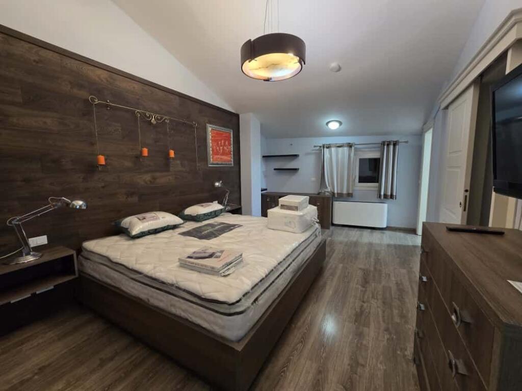 Vilë Private me Qira në Rezidencën Long Hills