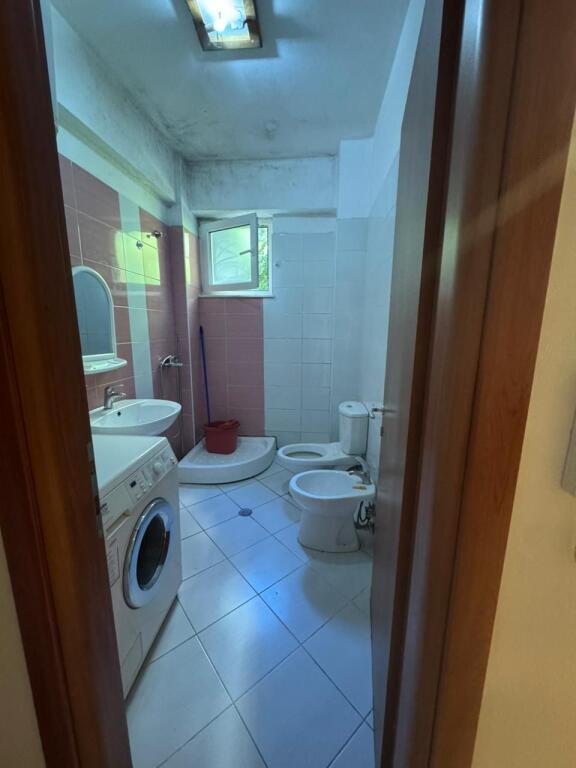 Apartament 1+1,Liqeni i thate!